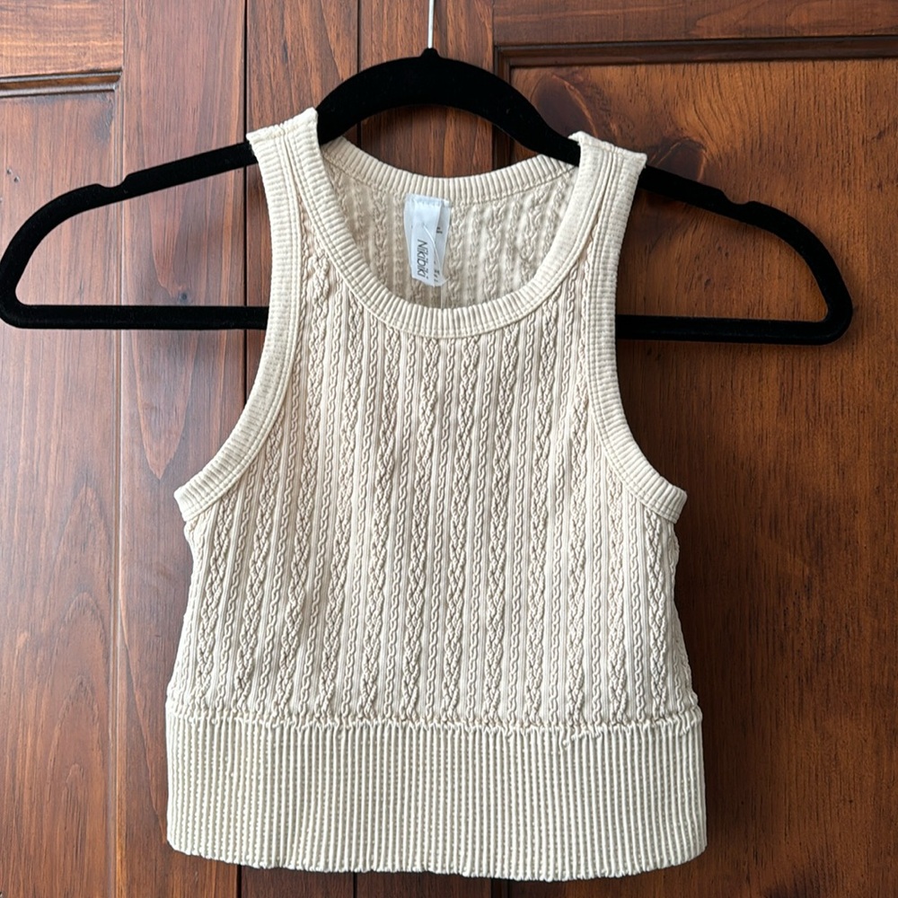 Nikibiki top